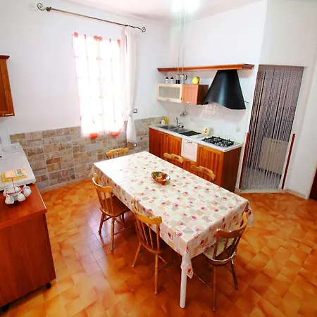 Spacious With A Large Veranda And Pool 펜션