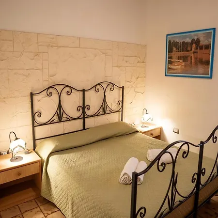 Spacious With A Large Veranda And Pool