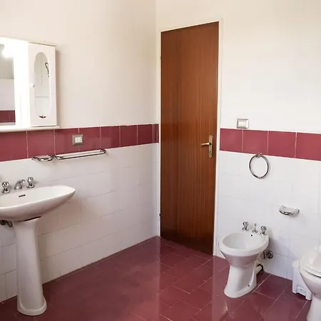 Spacious With A Large Veranda And Pool *