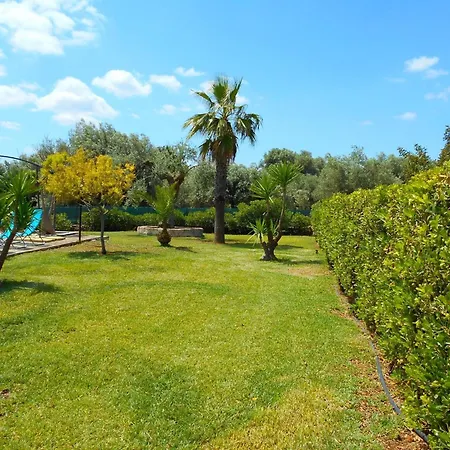 Spacious With A Large Veranda And Pool