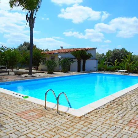Spacious With A Large Veranda And Pool
