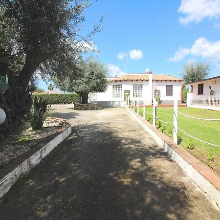 Spacious With A Large Veranda And Pool