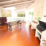 Spacious With A Large Veranda And Pool Floridia