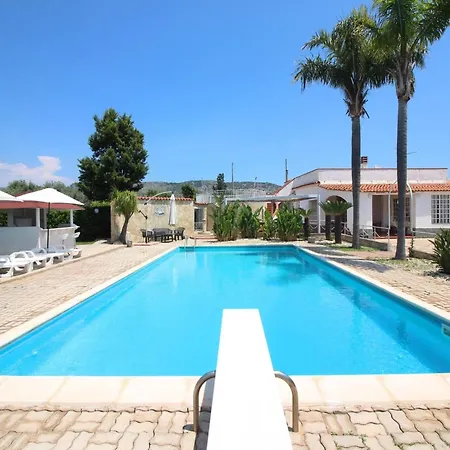 Spacious With A Large Veranda And Pool Feriehus Floridia