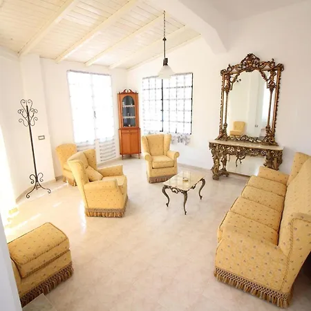 Spacious With A Large Veranda And Pool
