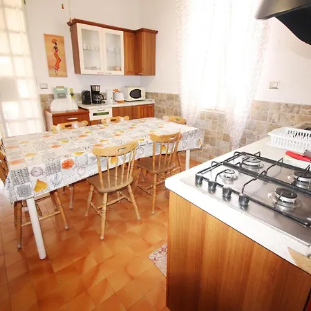 Spacious With A Large Veranda And Pool *