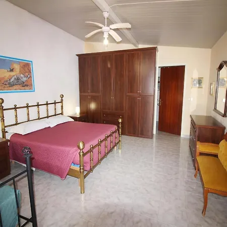 Spacious With A Large Veranda And Pool Дом отдыха *