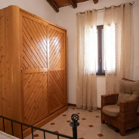 Spacious With A Large Veranda And Pool Prázdninový dům Floridia