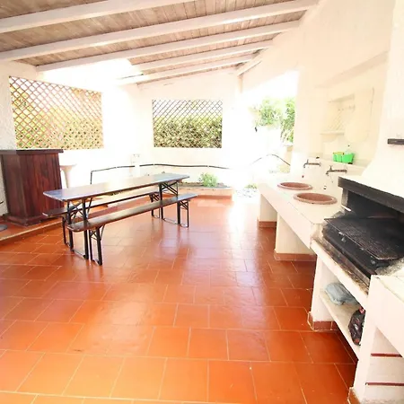Spacious With A Large Veranda And Pool Floridia